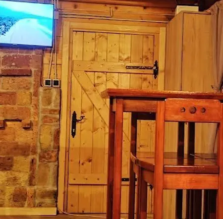 Vikendica-brvnara Pine * Пале